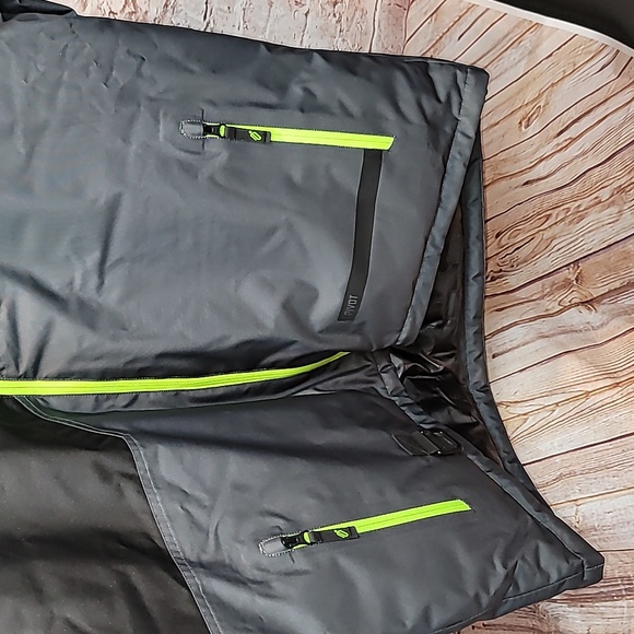 Arctiva snowmobile jacket - Picture 3 of 7